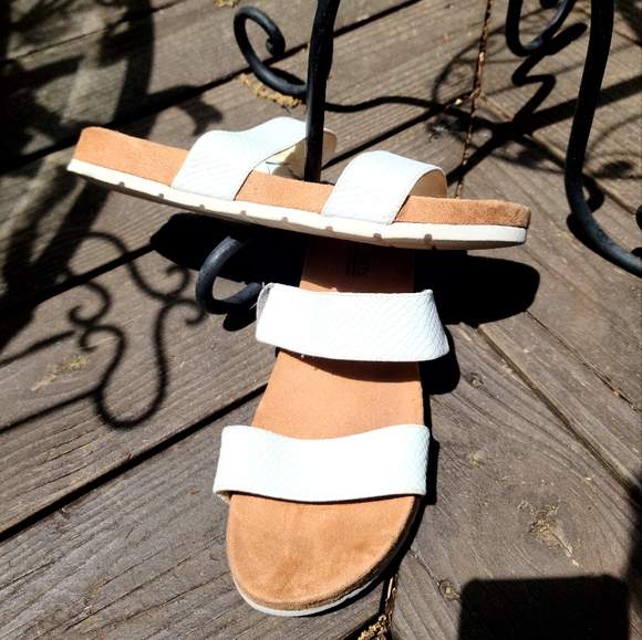 Cliffs by White Mountain white & tan slides sz9.5 - Picture 4 of 6